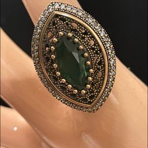 Silver ring vintage style size 7 with emerald and topaz